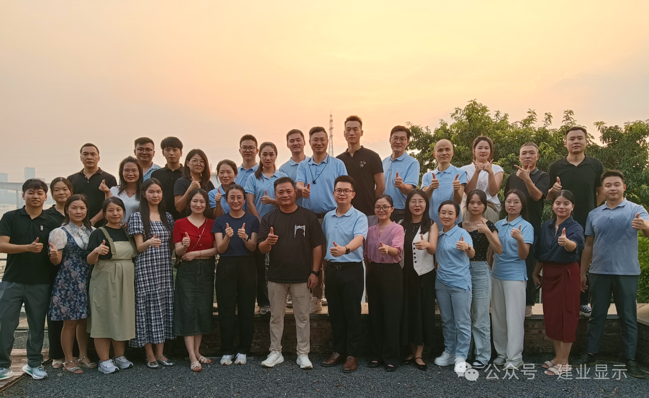 皎月映中秋 情滿在建業